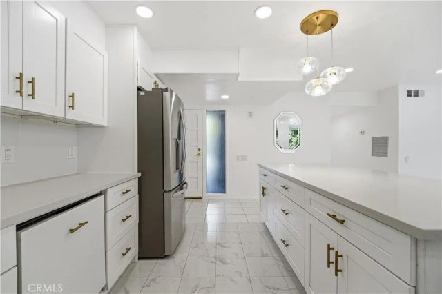 5301 Balboa Boulevard F7, Encino, CA 91316