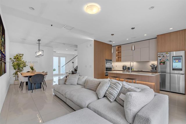 6348 NW 104th Ct, Doral, FL 33178