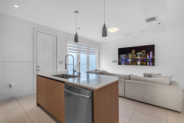 6348 NW 104th Ct, Doral, FL 33178