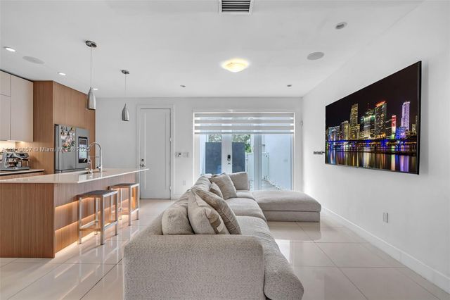 6348 NW 104th Ct, Doral, FL 33178