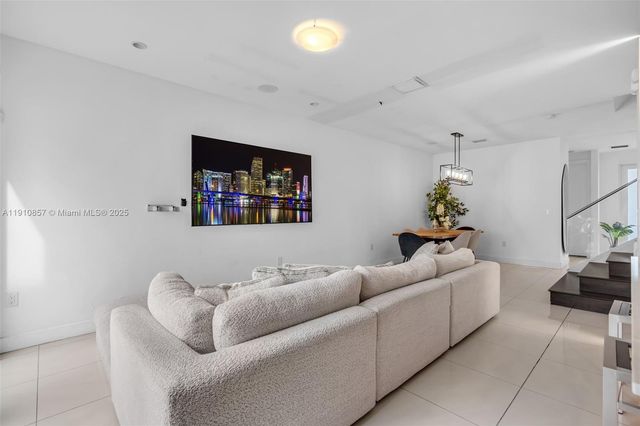 6348 NW 104th Ct, Doral, FL 33178