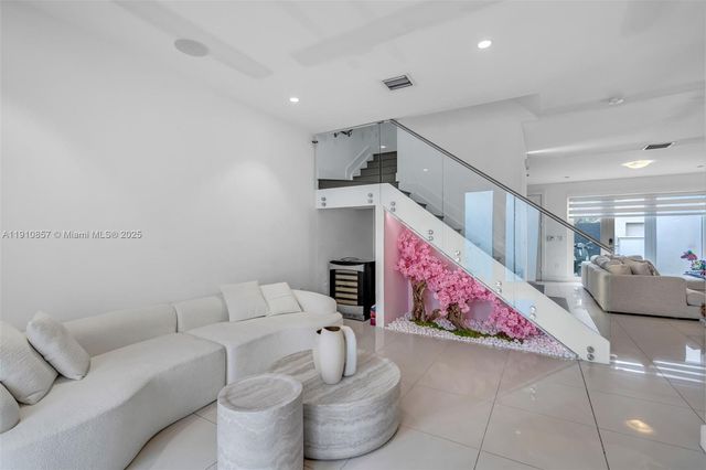 6348 NW 104th Ct, Doral, FL 33178