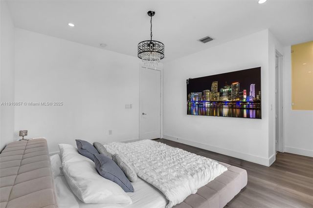 6348 NW 104th Ct, Doral, FL 33178