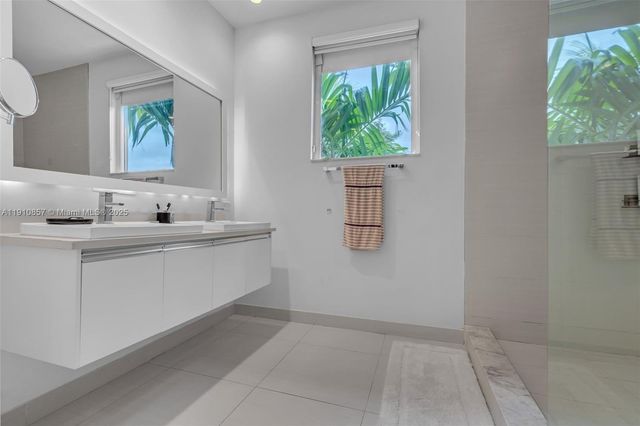 6348 NW 104th Ct, Doral, FL 33178