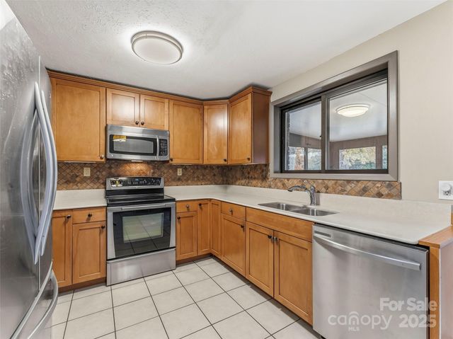 605 Dana Road, Hendersonville, NC 28792