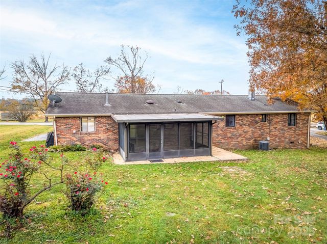 605 Dana Road, Hendersonville, NC 28792