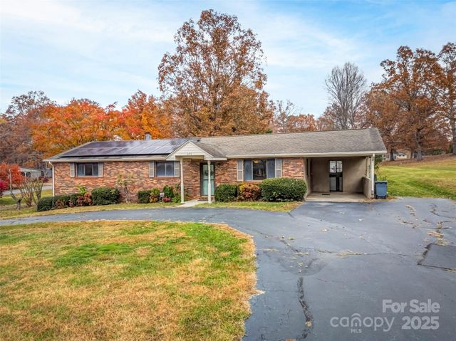 605 Dana Road, Hendersonville, NC 28792