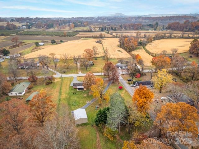 605 Dana Road, Hendersonville, NC 28792