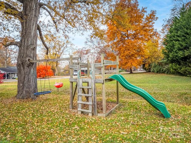 605 Dana Road, Hendersonville, NC 28792