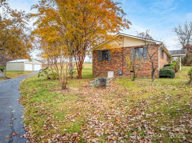 605 Dana Road, Hendersonville, NC 28792