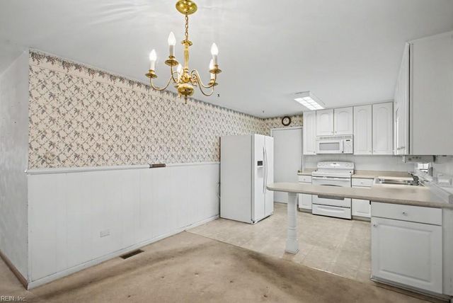 123 Laura LN, Yorktown, VA 23692