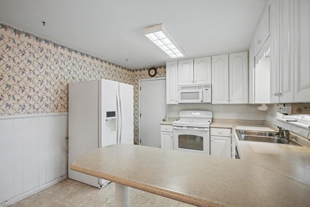 123 Laura LN, Yorktown, VA 23692