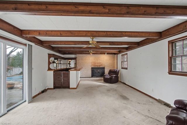 123 Laura LN, Yorktown, VA 23692