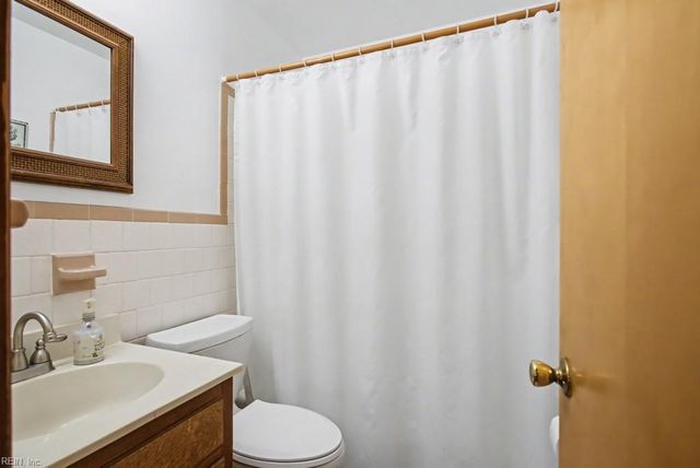 123 Laura LN, Yorktown, VA 23692