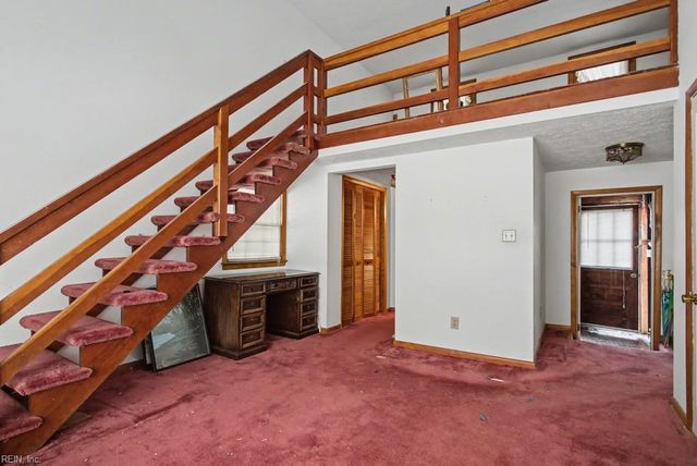 123 Laura LN, Yorktown, VA 23692