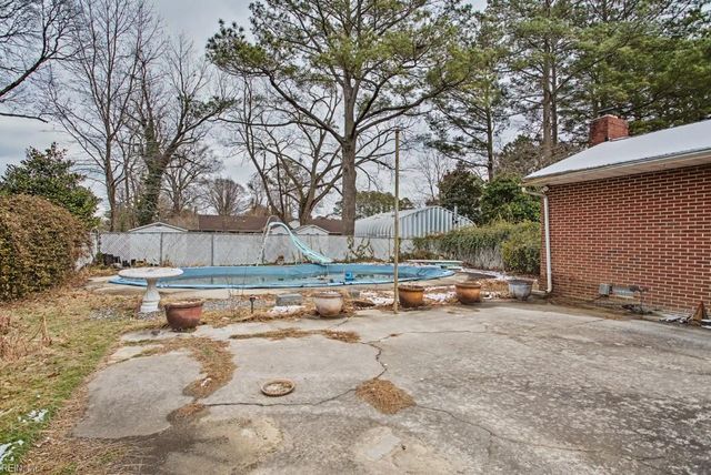 123 Laura LN, Yorktown, VA 23692