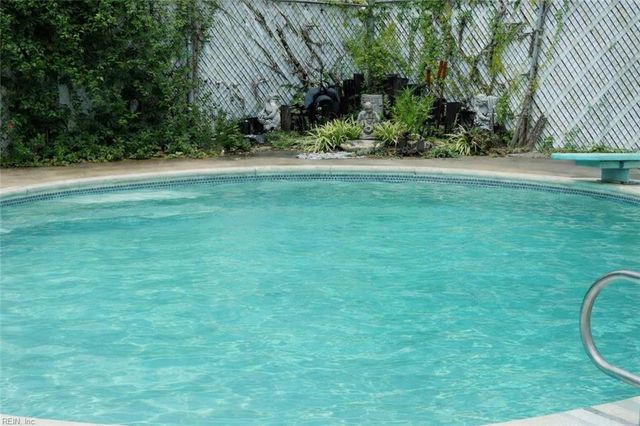 123 Laura LN, Yorktown, VA 23692