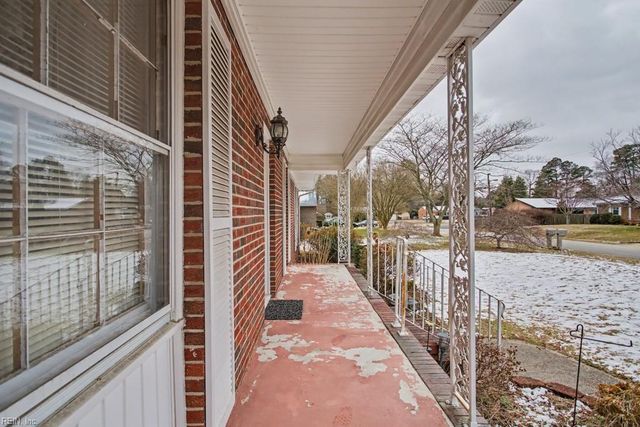 123 Laura LN, Yorktown, VA 23692