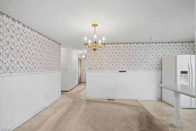 123 Laura LN, Yorktown, VA 23692