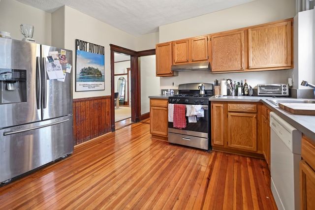 822 Centre Street 3, Boston, MA 02130