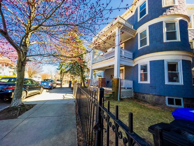 822 Centre Street 3, Boston, MA 02130