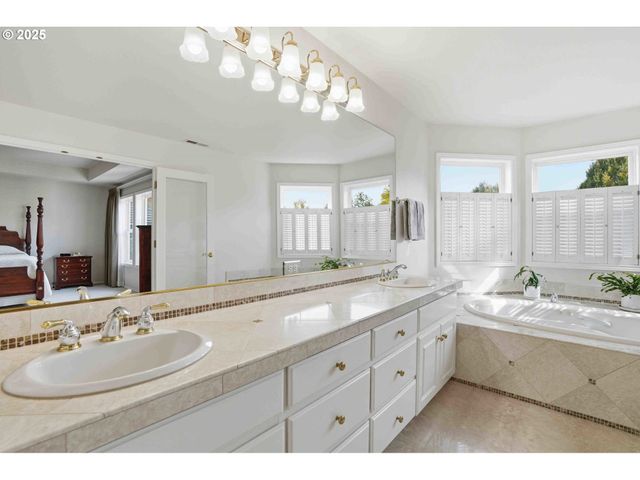 11060 Sw BYROM Ter, Tualatin, OR 97062