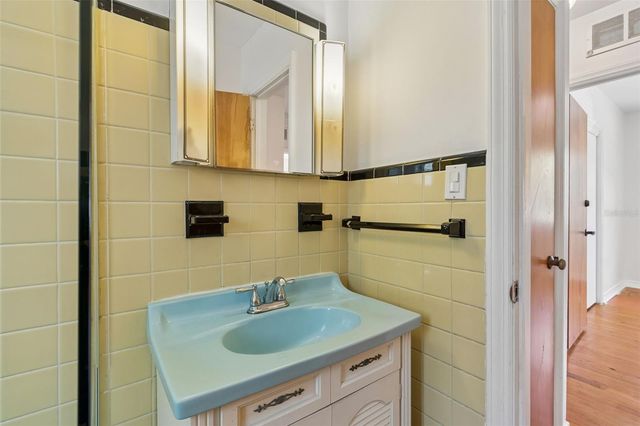 1003 W RIVER HEIGHTS AVENUE, Tampa, FL 33603