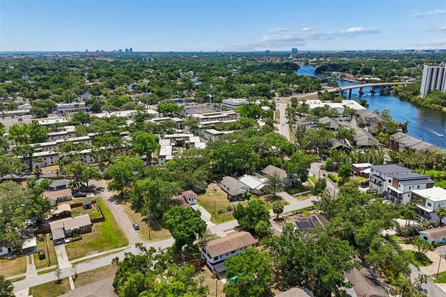 1003 W RIVER HEIGHTS AVENUE, Tampa, FL 33603
