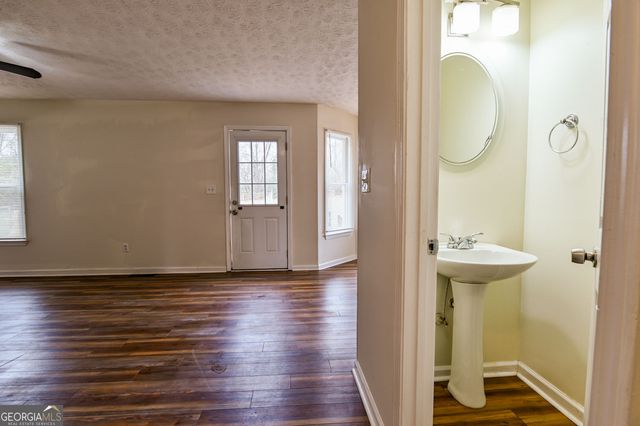 105 N Oakland Circle, Mcdonough, GA 30253