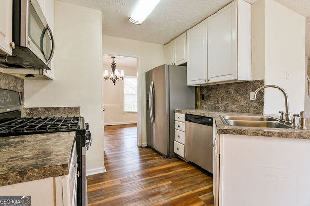 105 N Oakland Circle, Mcdonough, GA 30253