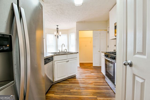 105 N Oakland Circle, Mcdonough, GA 30253