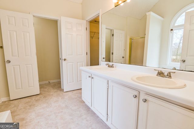 105 N Oakland Circle, Mcdonough, GA 30253