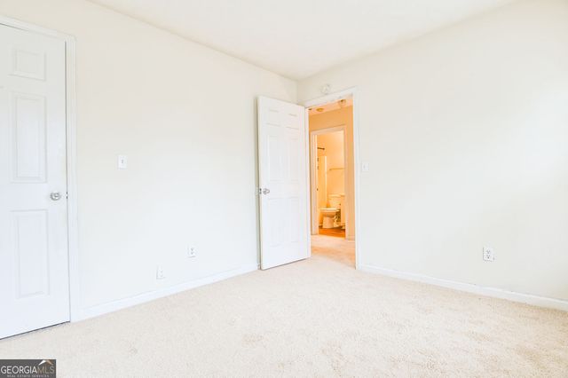 105 N Oakland Circle, Mcdonough, GA 30253