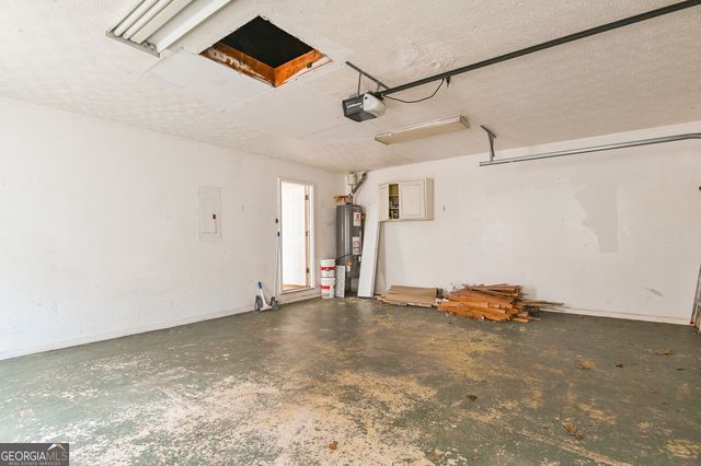 105 N Oakland Circle, Mcdonough, GA 30253