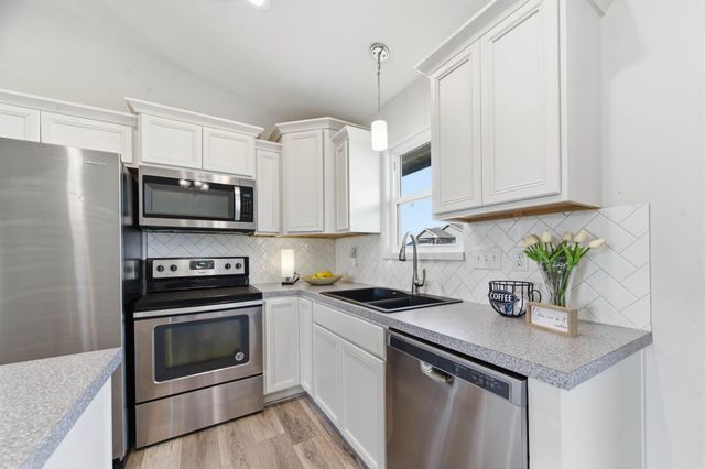 1621 N Thoroughbred St, Wichita, KS 67235