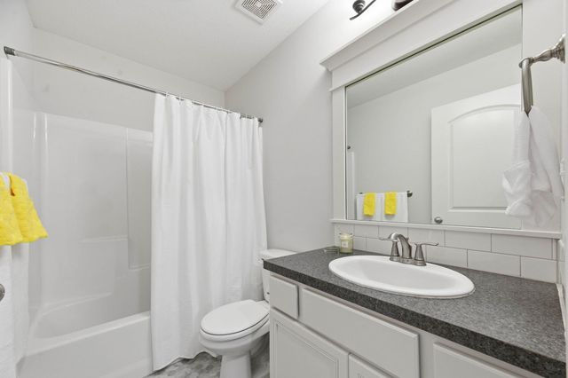 1621 N Thoroughbred St, Wichita, KS 67235