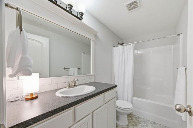 1621 N Thoroughbred St, Wichita, KS 67235