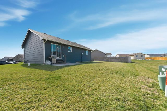 1621 N Thoroughbred St, Wichita, KS 67235