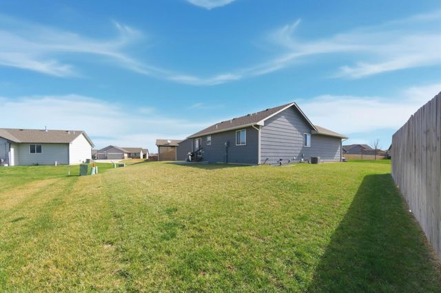 1621 N Thoroughbred St, Wichita, KS 67235