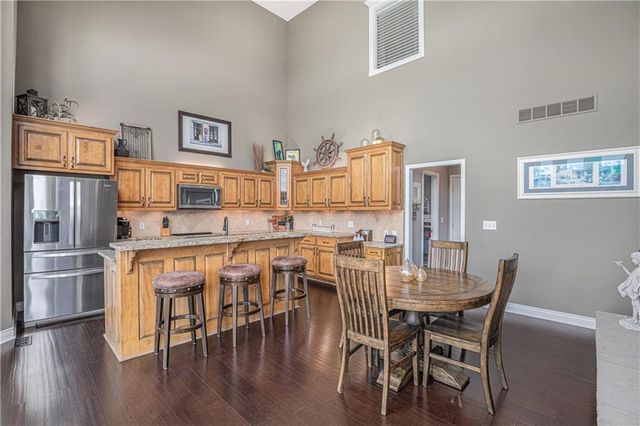 326 Southshore Drive, Lake Winnebago, MO 64034