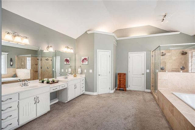 326 Southshore Drive, Lake Winnebago, MO 64034