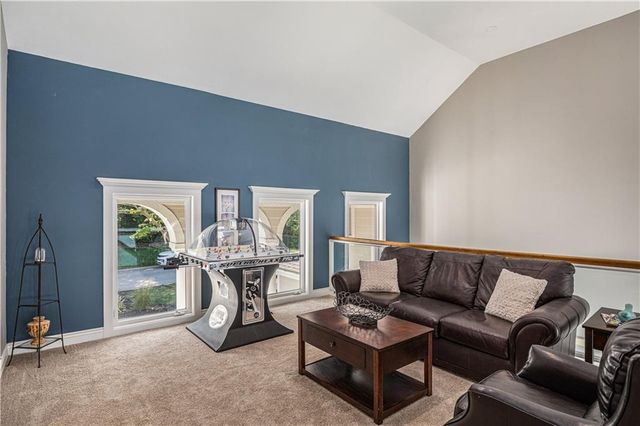 326 Southshore Drive, Lake Winnebago, MO 64034