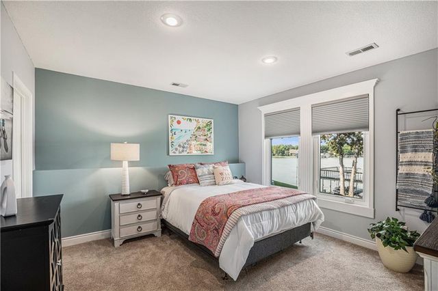 326 Southshore Drive, Lake Winnebago, MO 64034