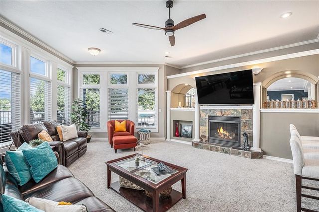 326 Southshore Drive, Lake Winnebago, MO 64034