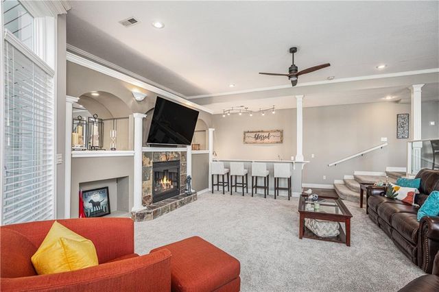 326 Southshore Drive, Lake Winnebago, MO 64034