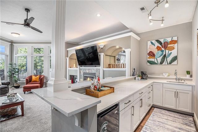 326 Southshore Drive, Lake Winnebago, MO 64034