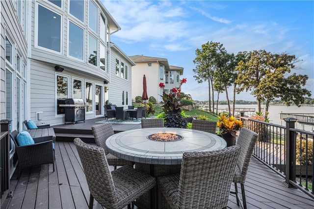 326 Southshore Drive, Lake Winnebago, MO 64034