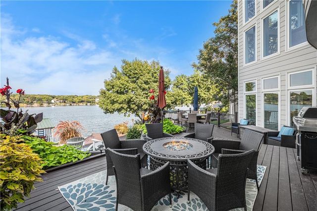 326 Southshore Drive, Lake Winnebago, MO 64034