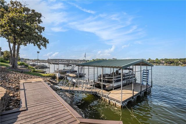 326 Southshore Drive, Lake Winnebago, MO 64034