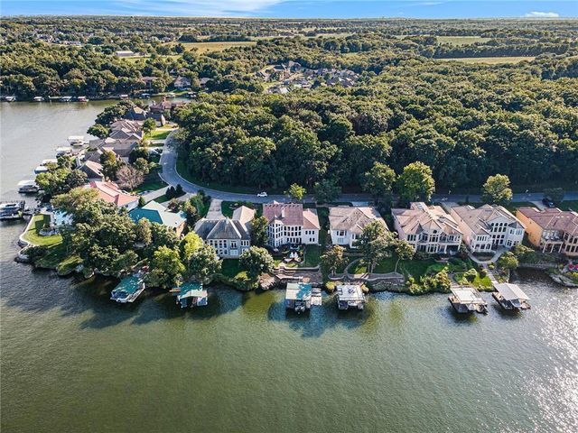 326 Southshore Drive, Lake Winnebago, MO 64034